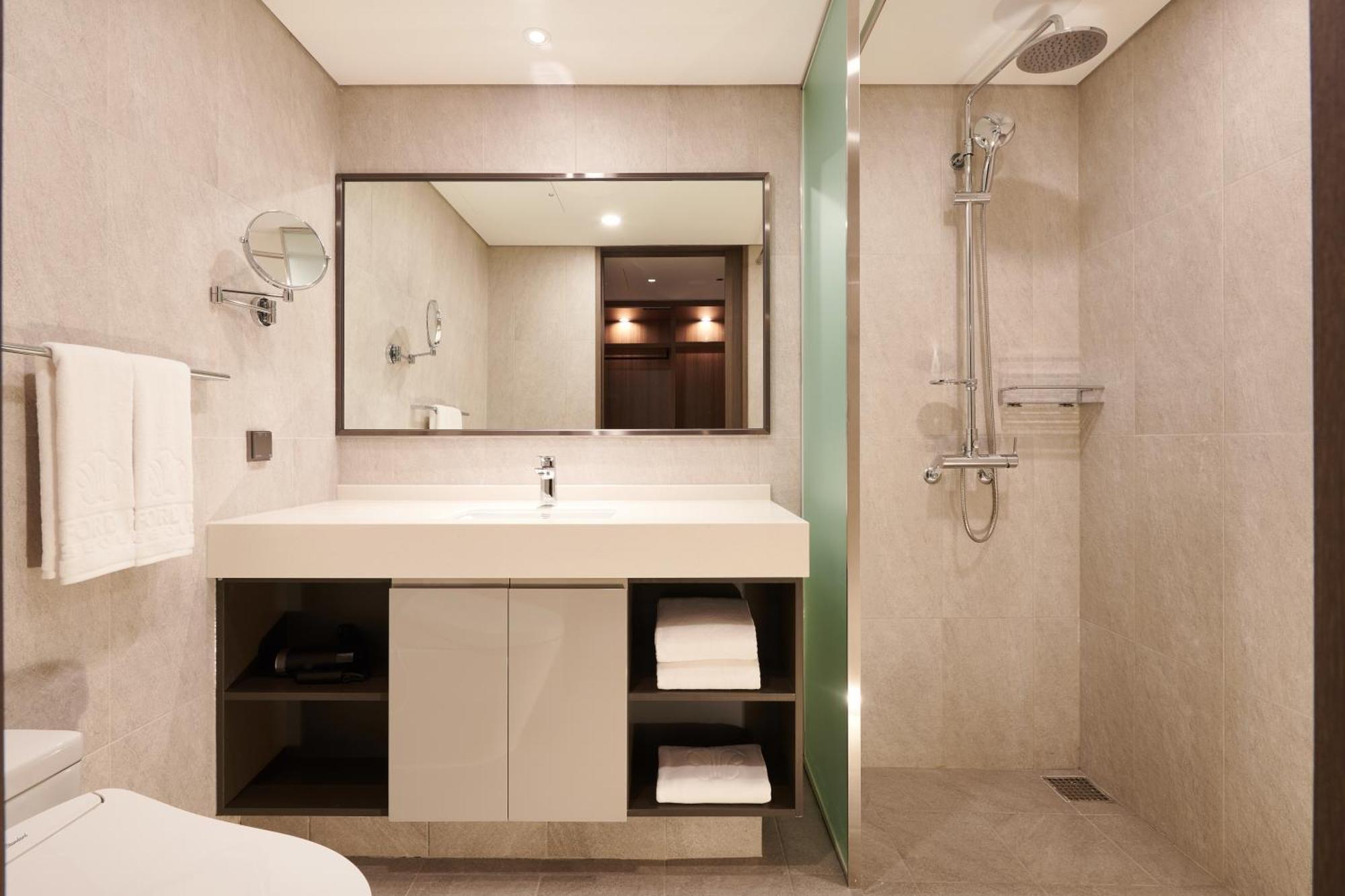 Stanford Hotel Myeongdong Сеул Экстерьер фото